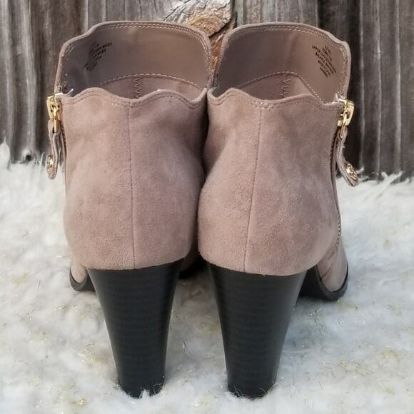 Isaac Mizrahi Live Debbie Boot Size 7.5 Tan Suede Leather Heel Open Toe Side Zip - Picture 6 of 13